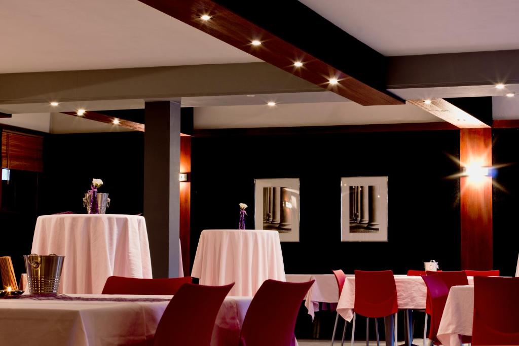 Axis Hotel