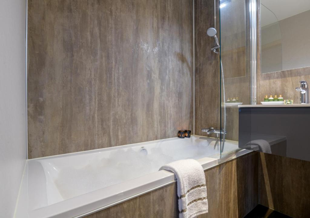 Axis Hotel