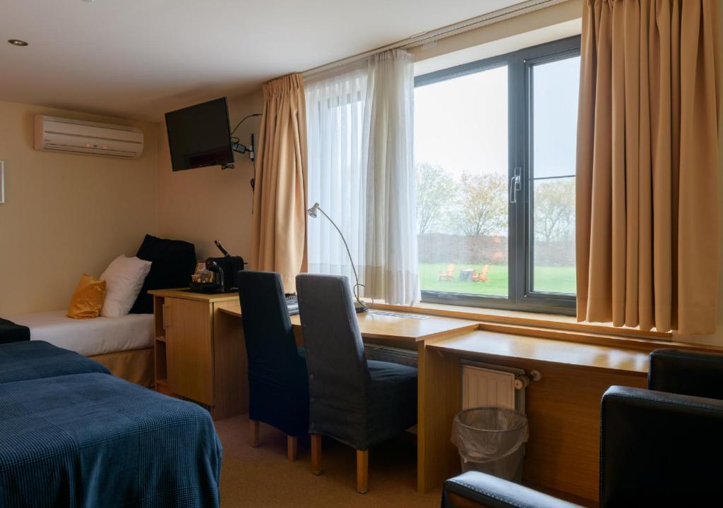 Axis Hotel