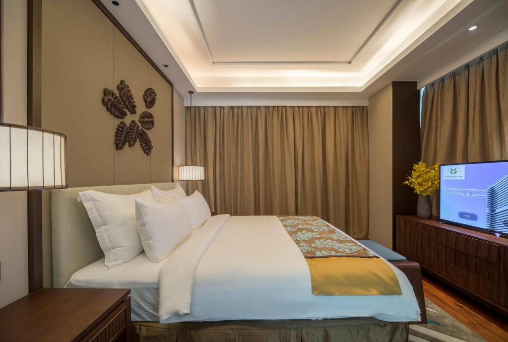 Sunshine Bay Hotel