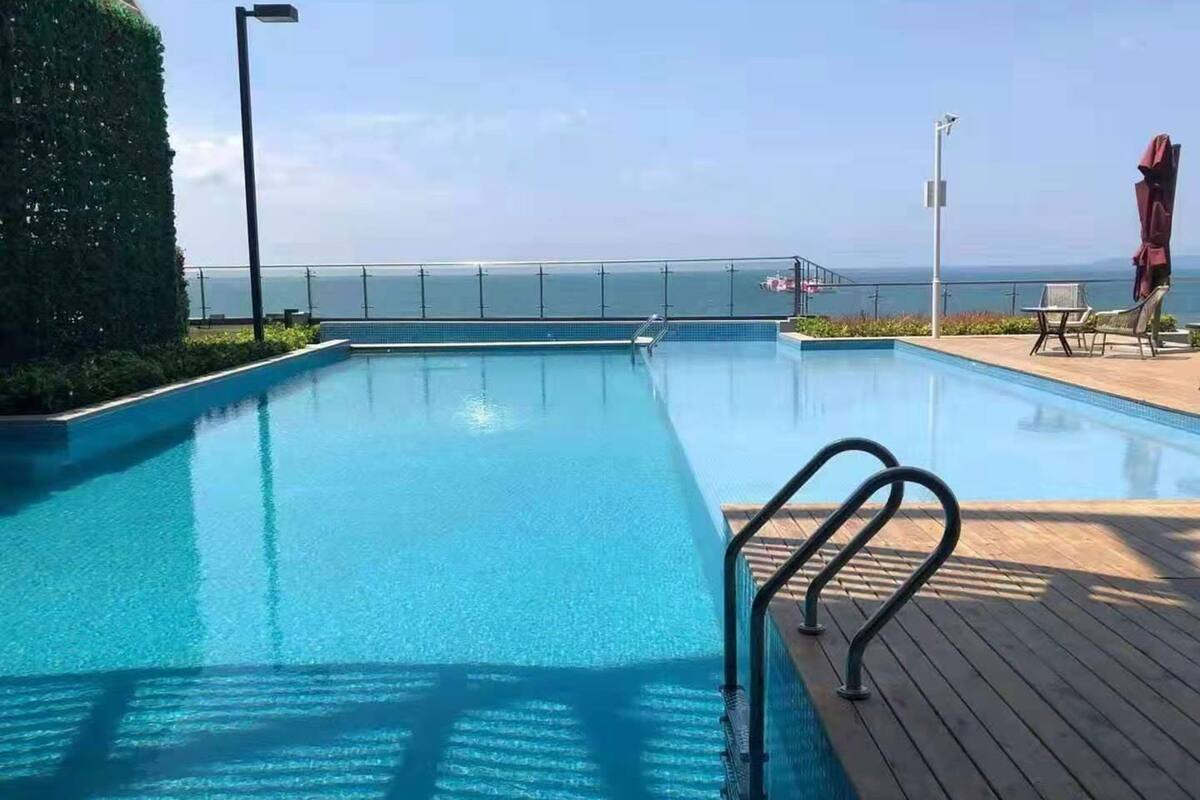 Sunshine Bay Hotel