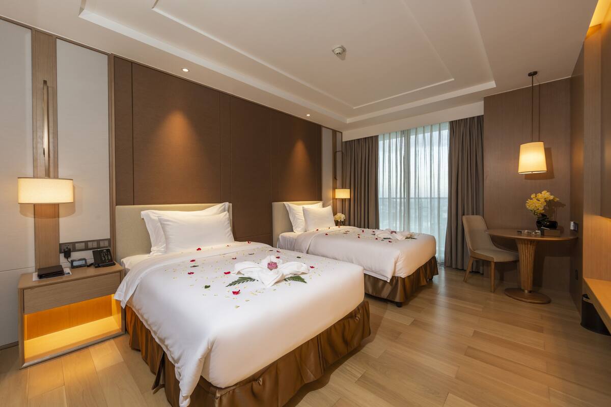 Sunshine Bay Hotel