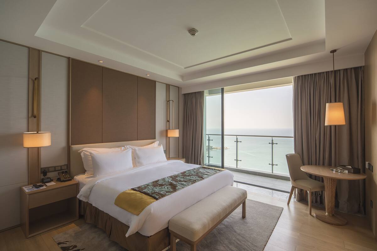 Sunshine Bay Hotel