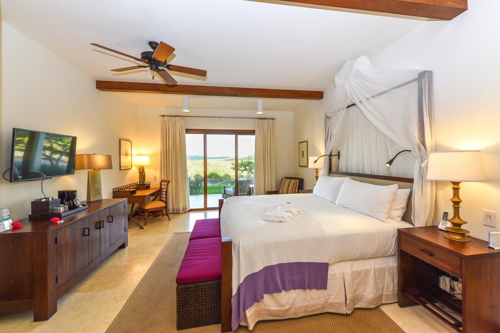 Las Verandas Hotel & Villas