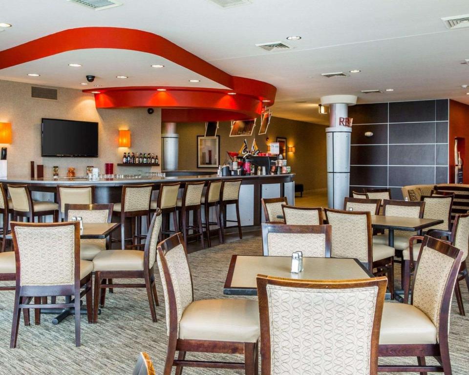 Cambria hotel & suites