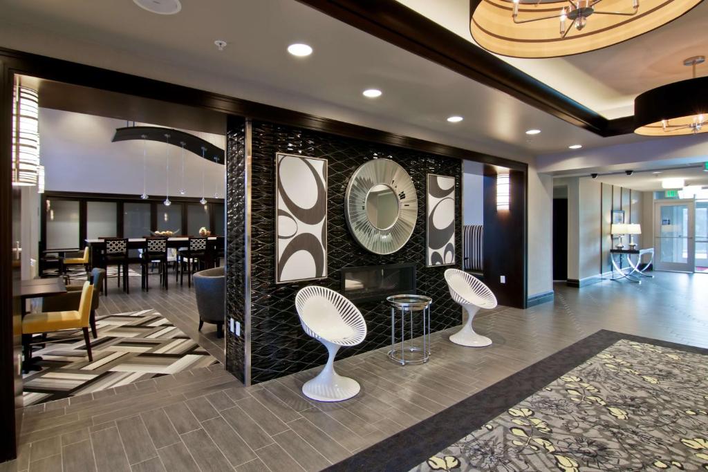 Hampton Inn & Suites Bellevue Downtown-Seattle