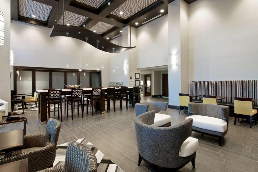 Hampton Inn & Suites Bellevue Downtown-Seattle