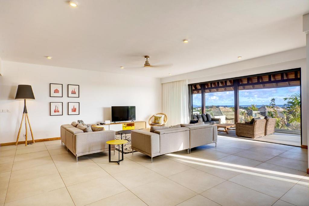 Mythic Suites & Villas