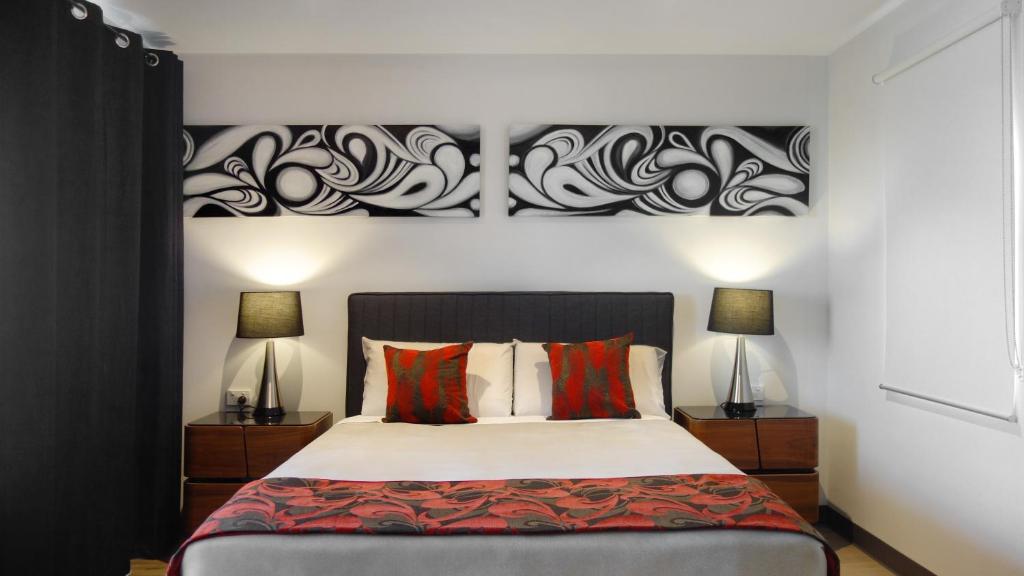 Semaphore Splash Apartments