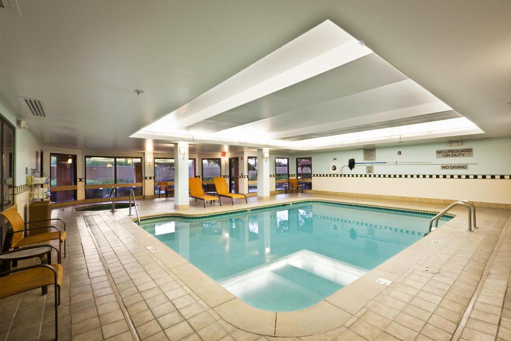 Courtyard by Marriott Baton Rouge Siegen Lane