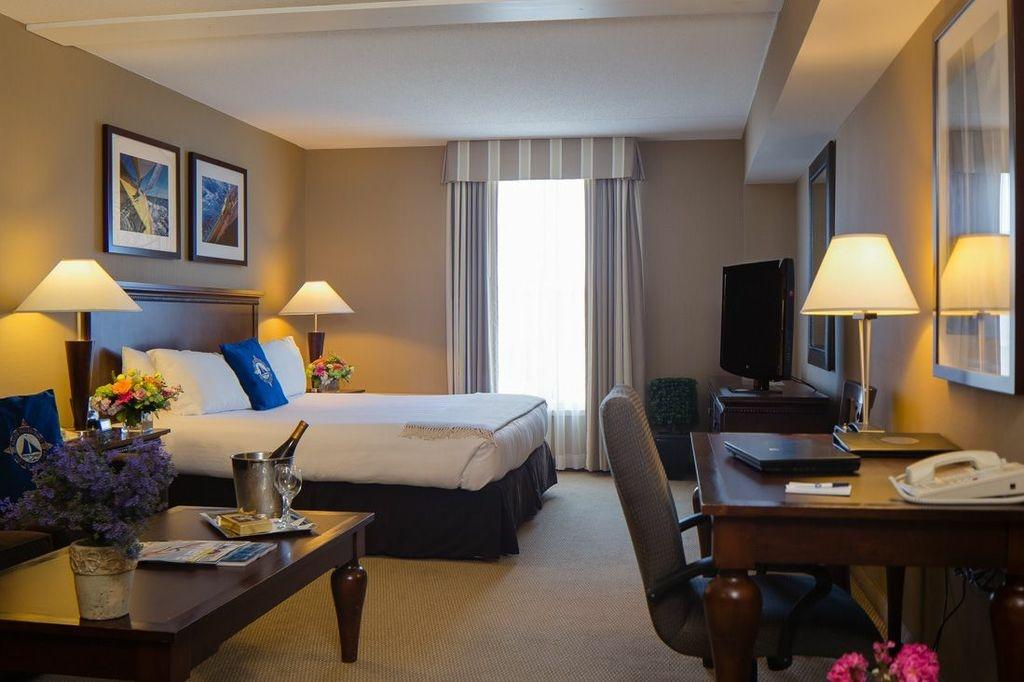 Salem Waterfront Hotel and Suites