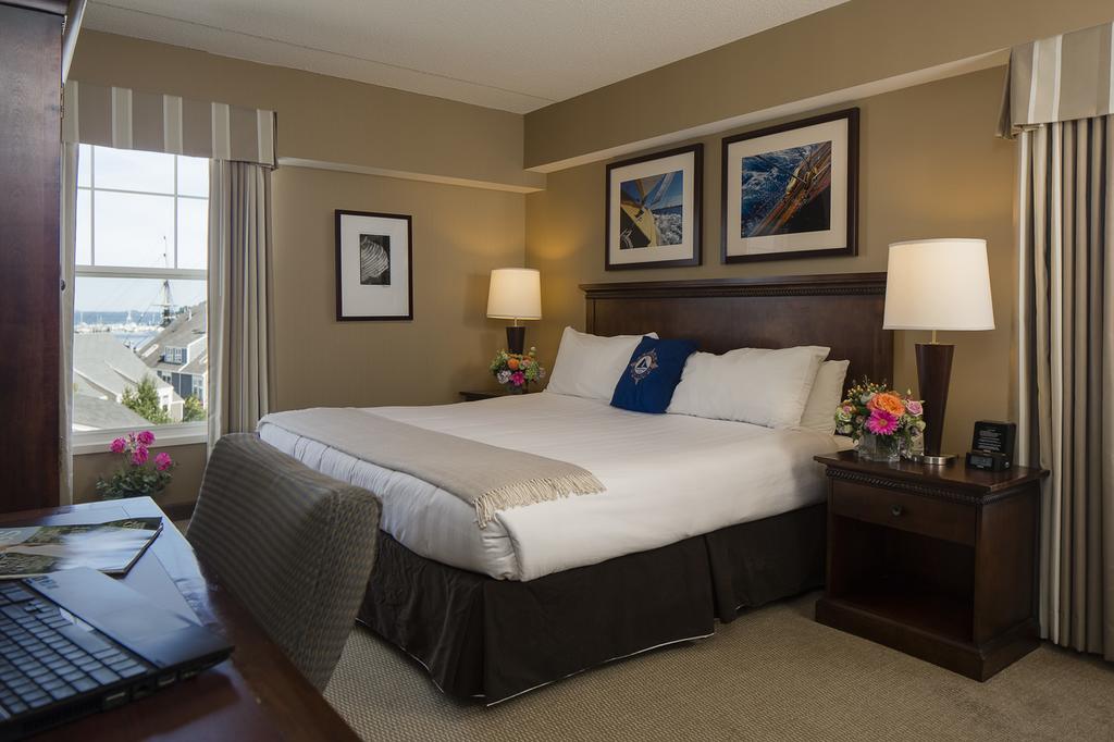 Salem Waterfront Hotel and Suites