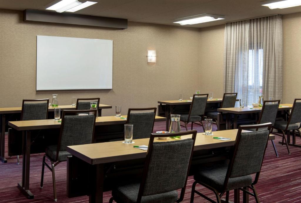 Courtyard by Marriott Chicago Naperville