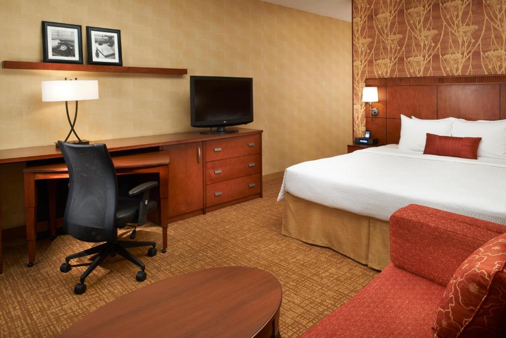 Courtyard by Marriott Chicago Naperville