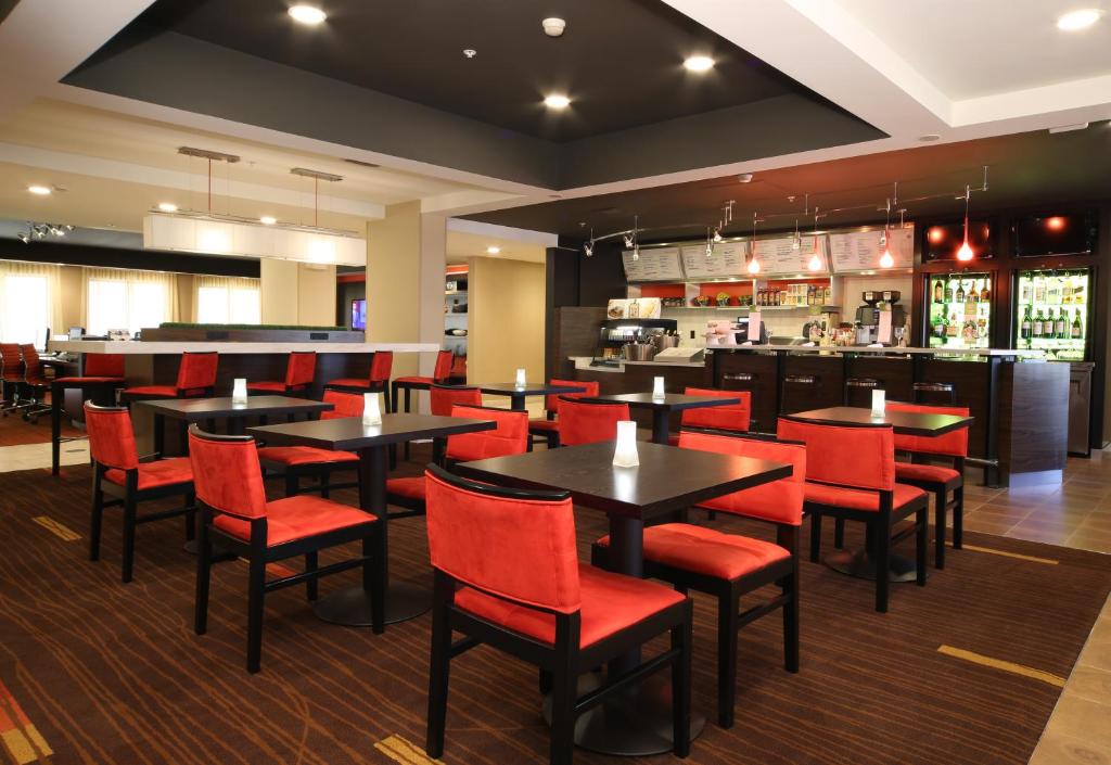 Courtyard by Marriott Chicago Bloomingdale