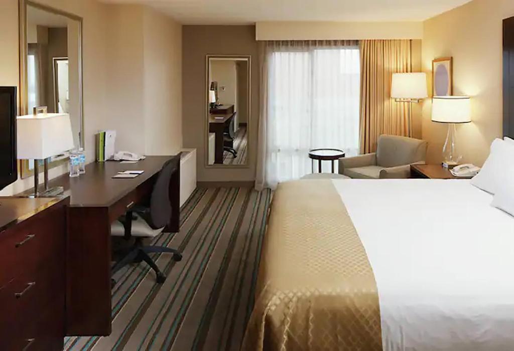 DoubleTree by Hilton Chicago - North Shore Conference Center