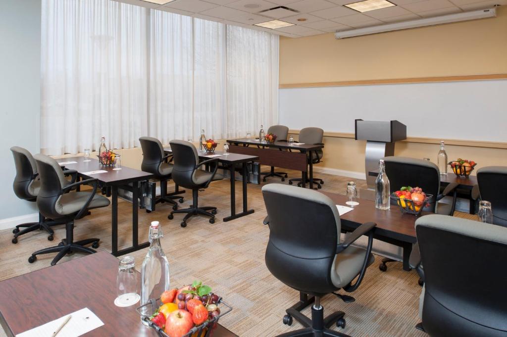 DoubleTree by Hilton Chicago - North Shore Conference Center