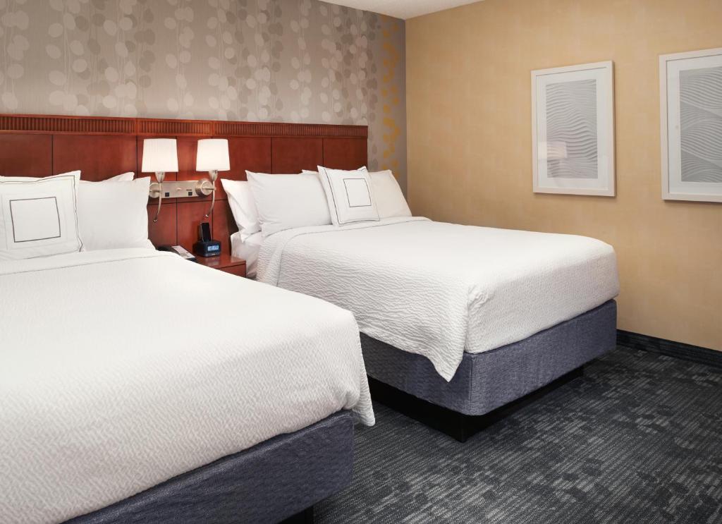 Courtyard by Marriott Chicago Deerfield