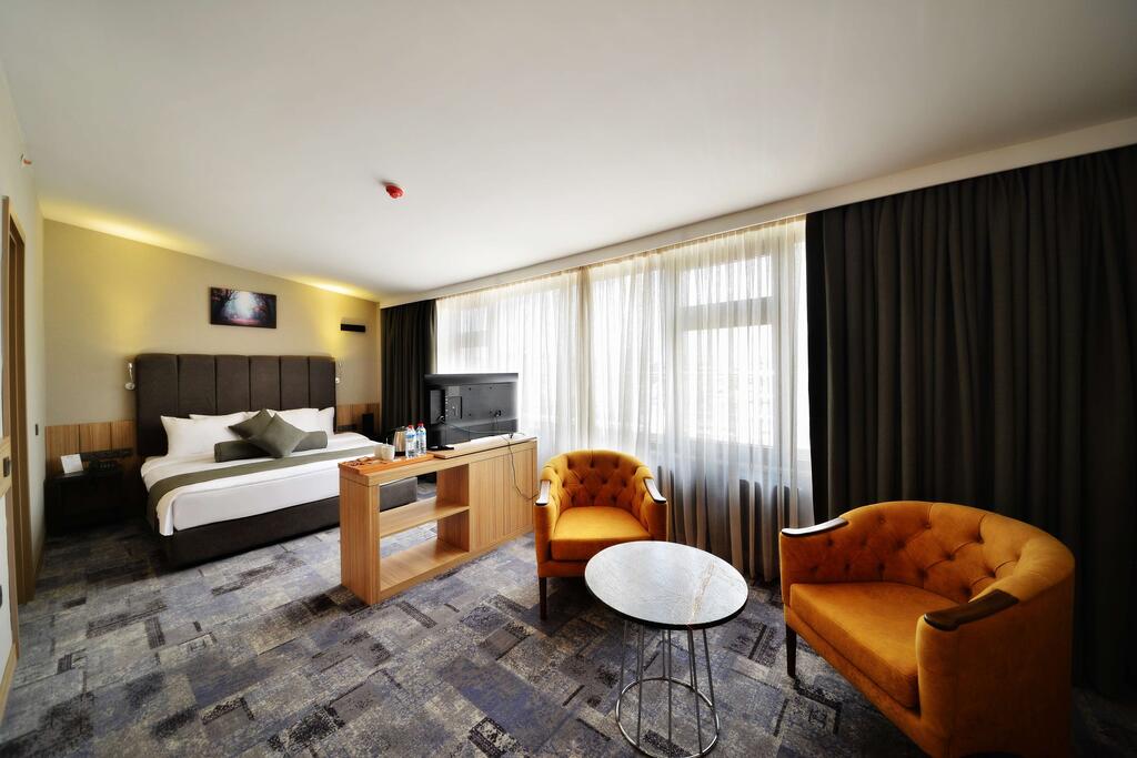 Best Western Plus Center Hotel