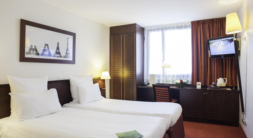 Hotel Paris Gare Montparnasse TGV (Formerly Concorde Montparnasse)