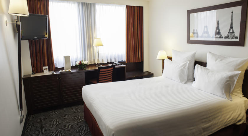 Hotel Paris Gare Montparnasse TGV (Formerly Concorde Montparnasse)