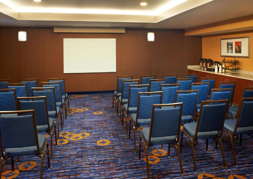 Courtyard by Marriott Cleveland Airport North