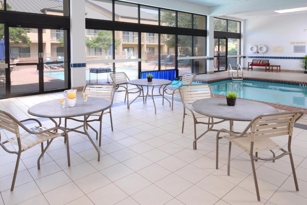 Courtyard by Marriott Dallas Las Colinas