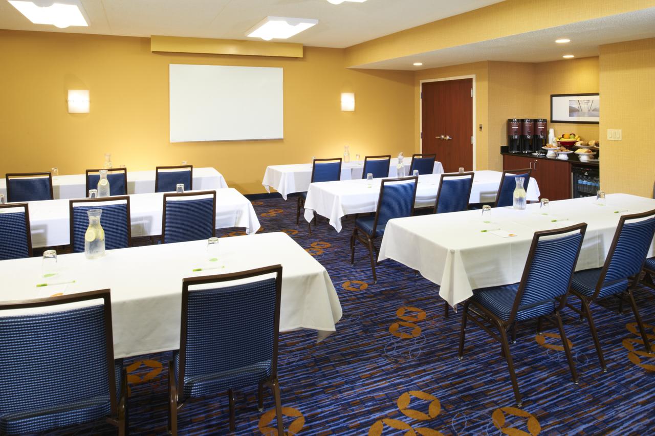 Courtyard by Marriott Detroit Dearborn