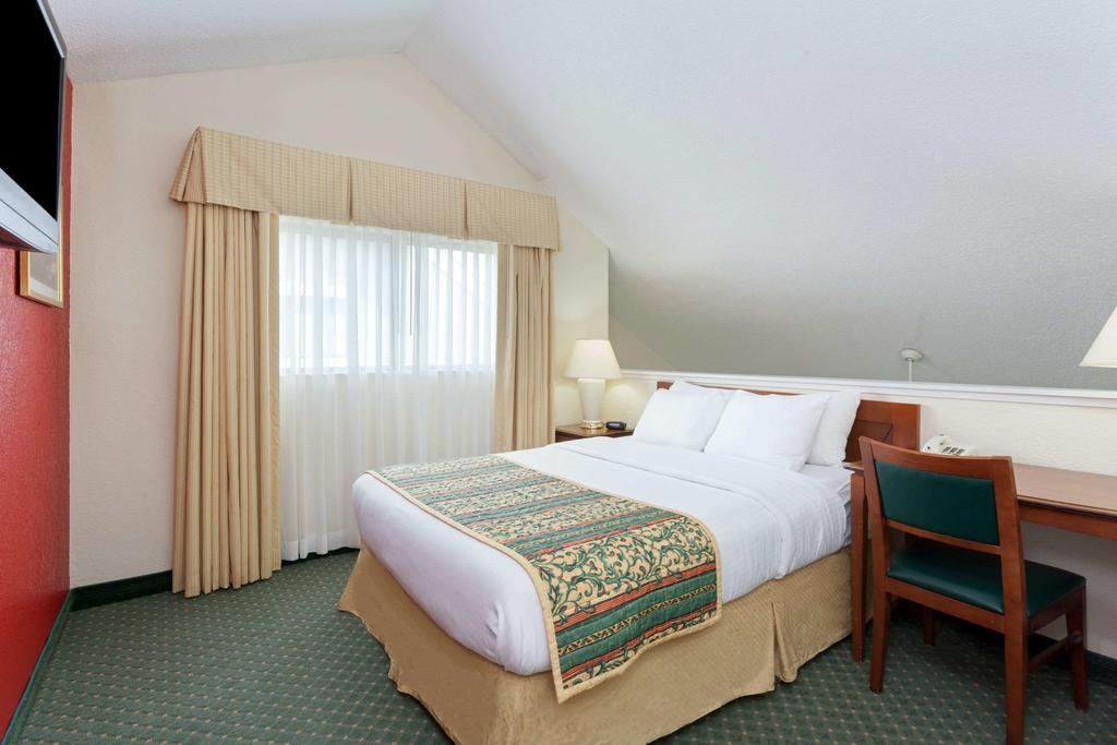 Hawthorn Suites By Wyndham Dearborn/Detroit, MI