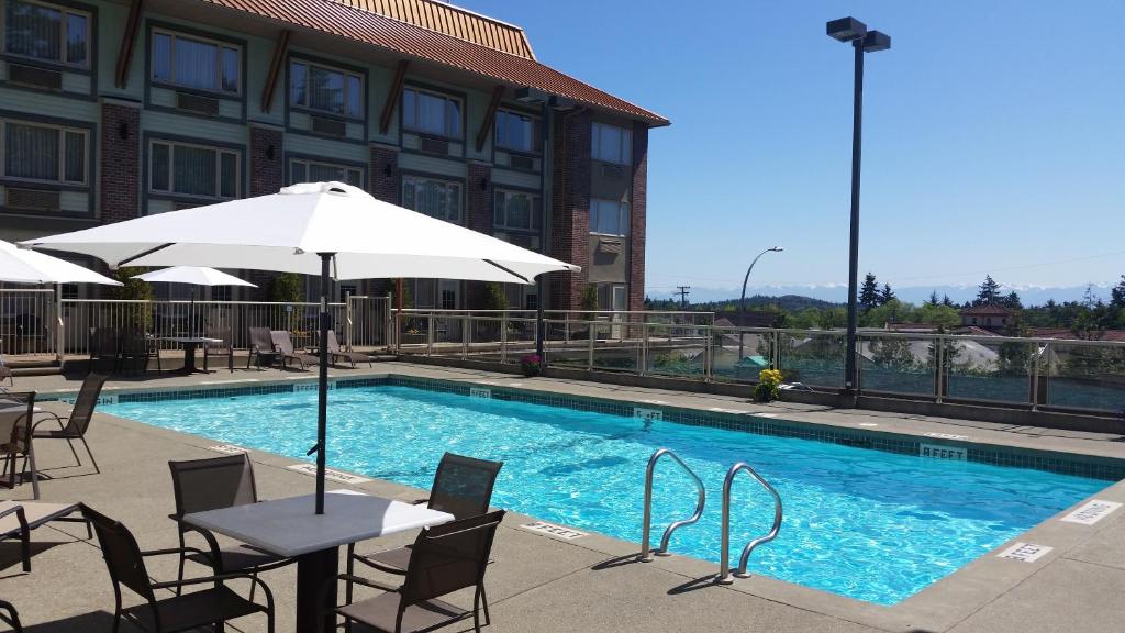 Howard Johnson Hotel & Suites by Wyndham Victoria Elk Lake