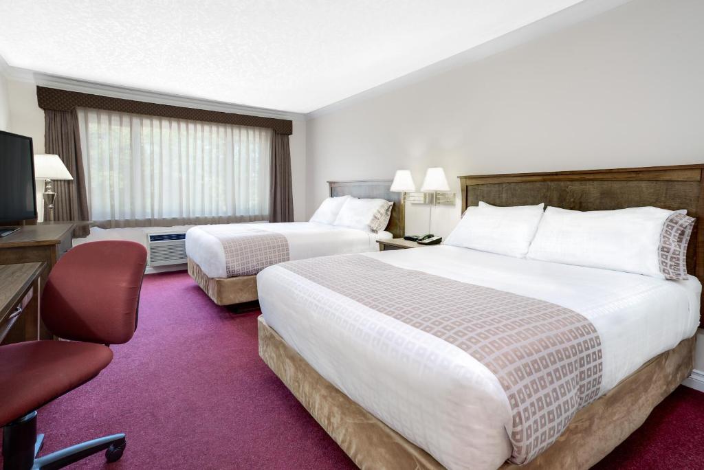 Howard Johnson Hotel & Suites by Wyndham Victoria Elk Lake