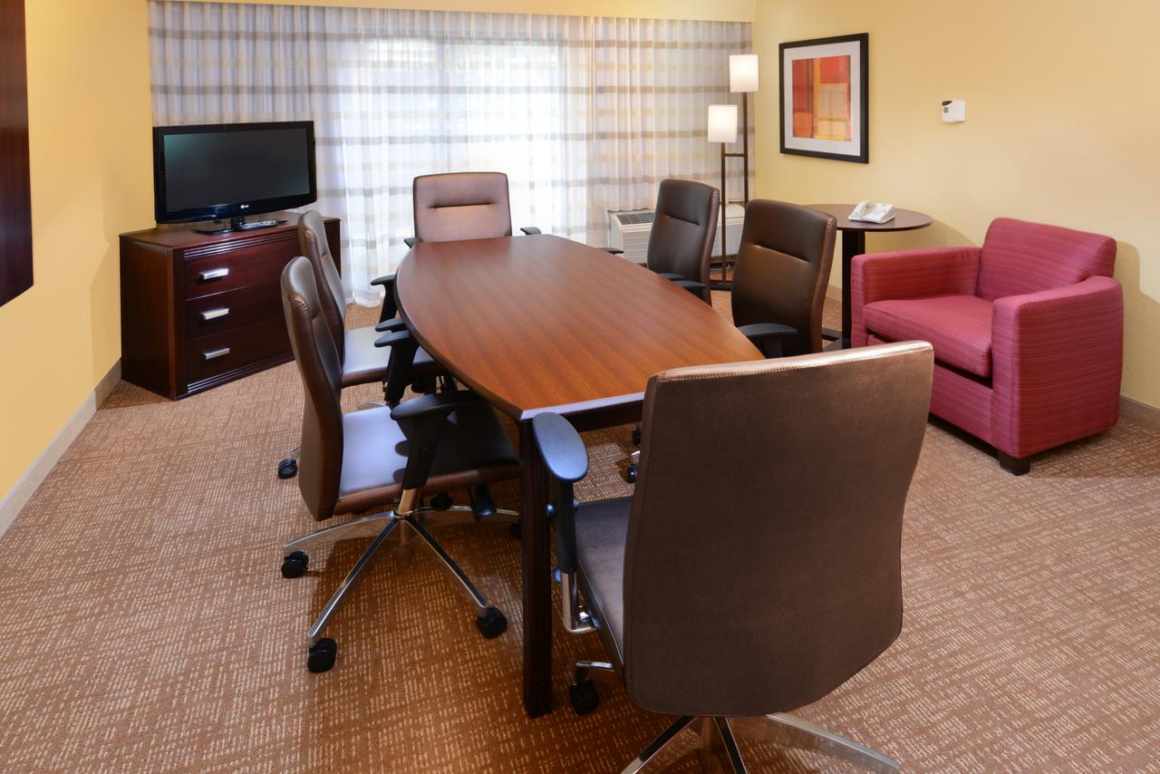 Longhorn Inn & Suites Fort Worth Fossil Creek (Formerly Courtyard by Marriott)