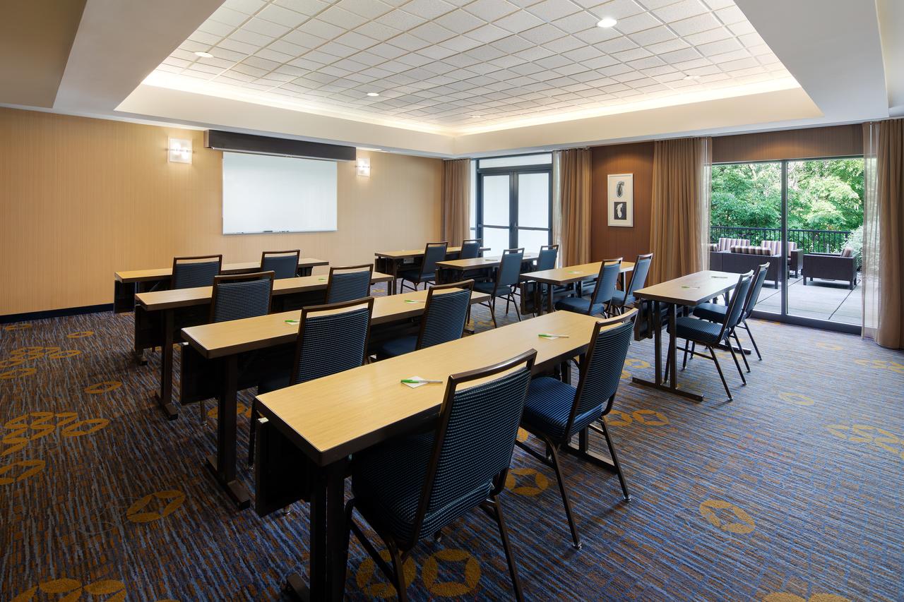 Courtyard by Marriott Grand Rapids Airport