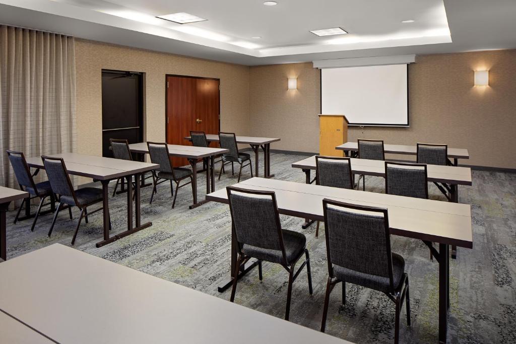 Courtyard by Marriott Houston West University