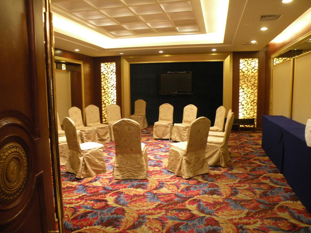 Howard Johnson Hong Qiao Airport Hotel Shanghai