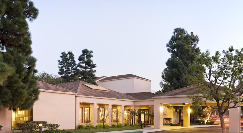 Sonesta Select Los Angeles LAX (Formerly Courtyard by Marriott)