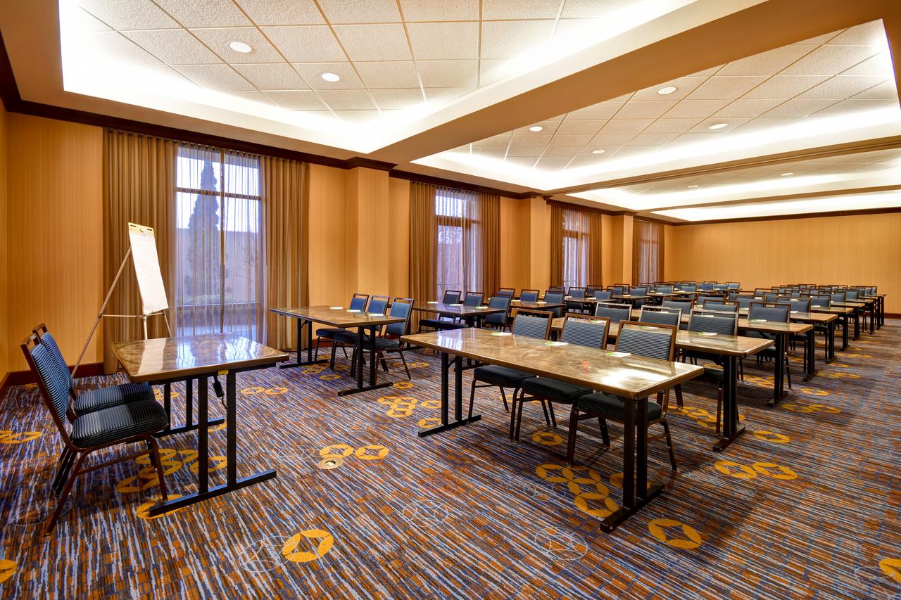 Courtyard by Marriott Louisville Airport
