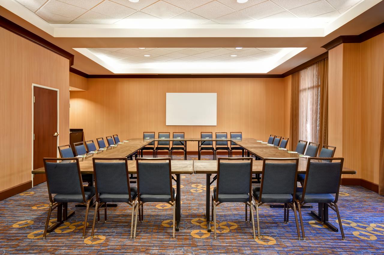 Courtyard by Marriott Louisville Airport