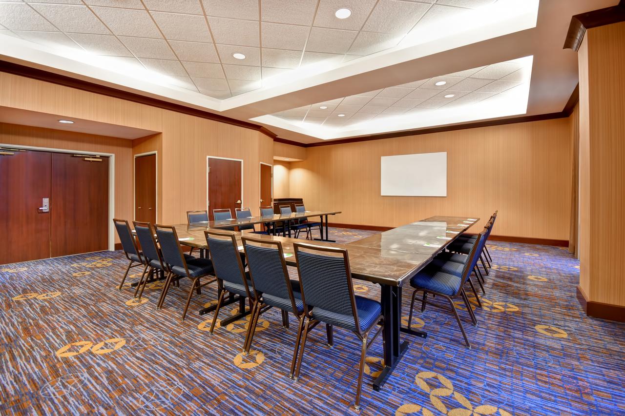 Courtyard by Marriott Louisville Airport