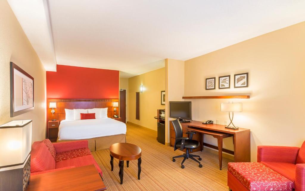 Courtyard by Marriott Louisville Northeast