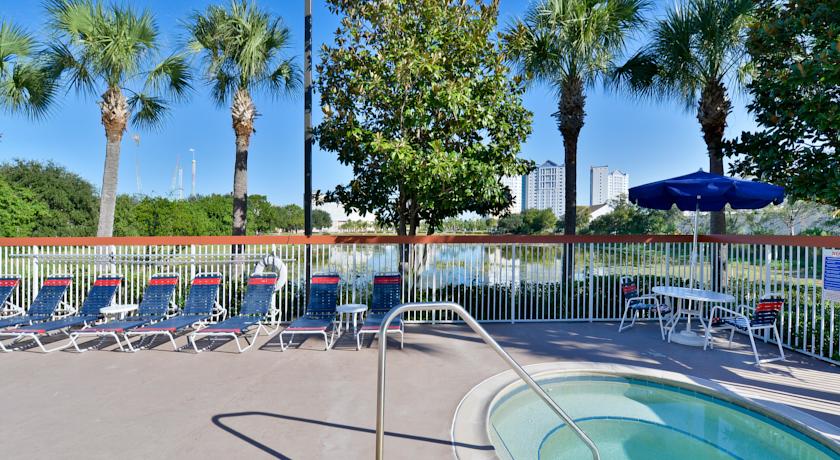 Comfort Inn & Suites near Universal Orlando Resort