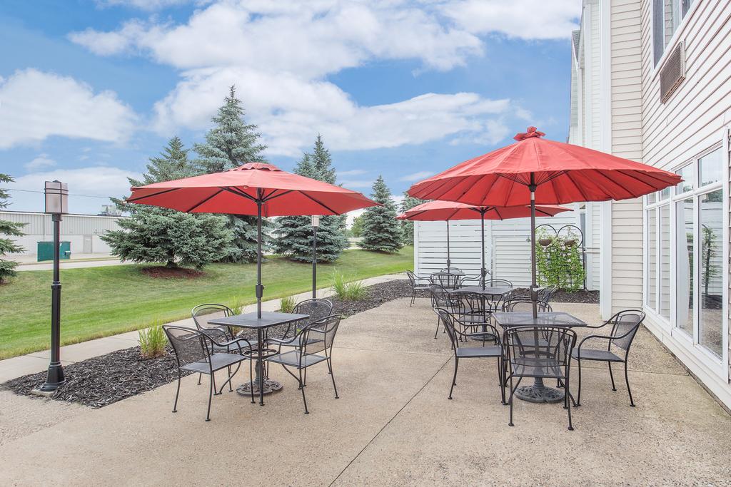 Hawthorn Suites Oshkosh