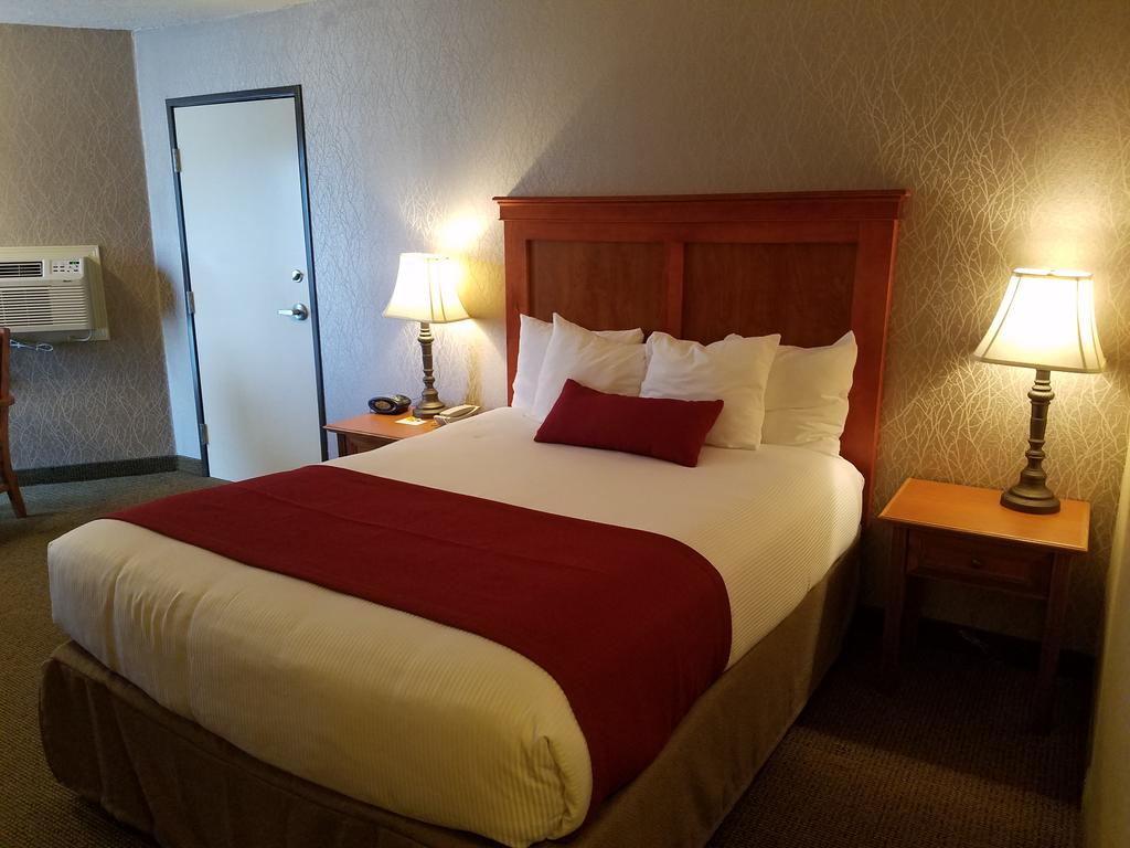 Best Western Plus Rivershore Hotel