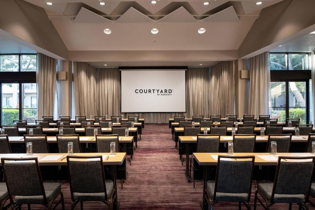 Courtyard by Marriott San Francisco Airport