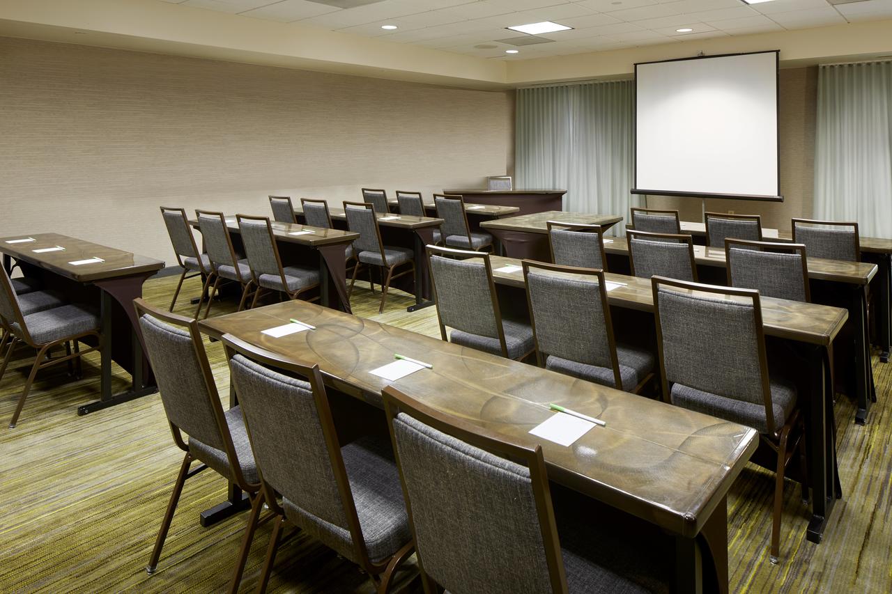 Courtyard by Marriott Edison Woodbridge