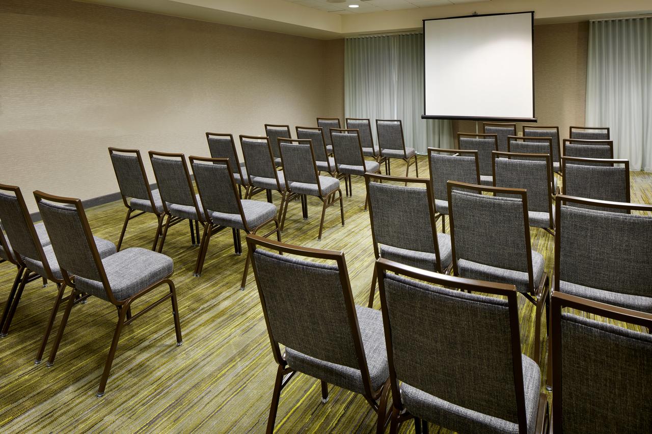 Courtyard by Marriott Edison Woodbridge
