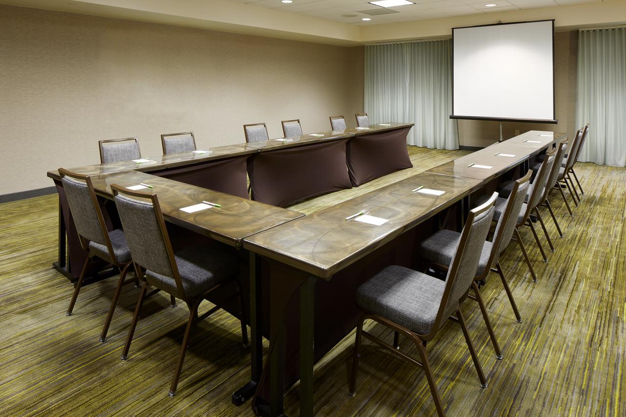 Courtyard by Marriott Edison Woodbridge