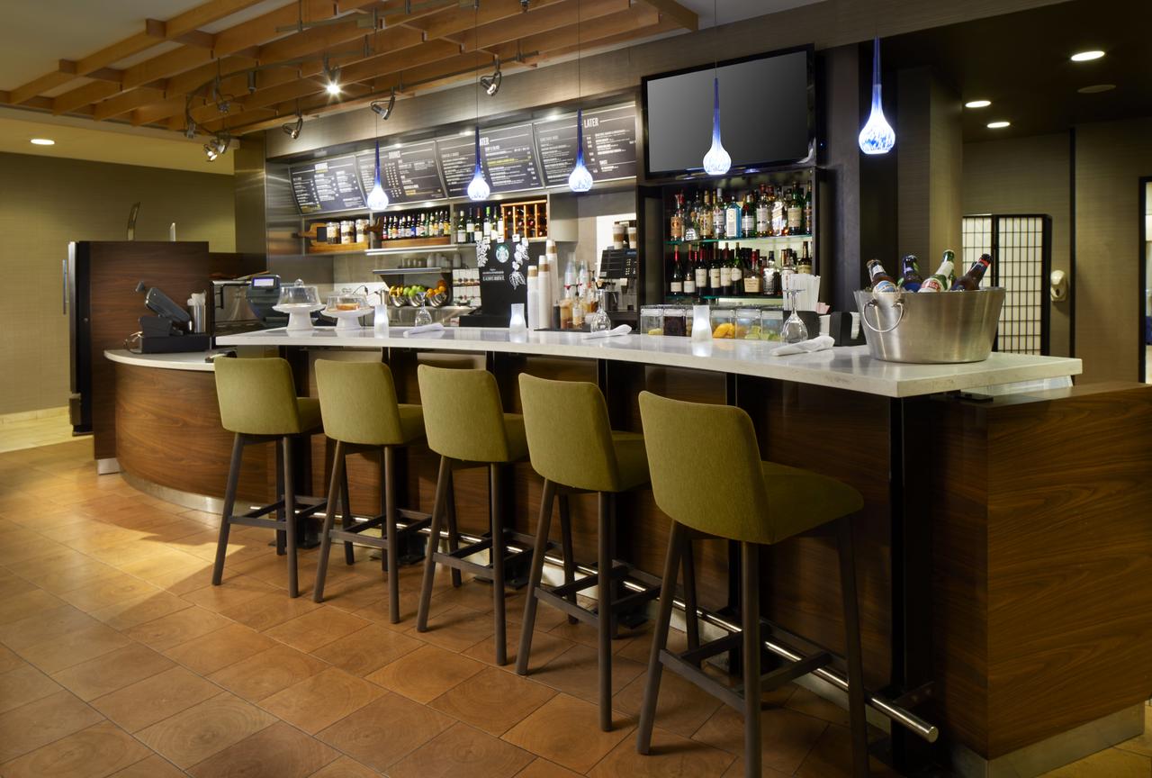 Courtyard by Marriott Edison Woodbridge