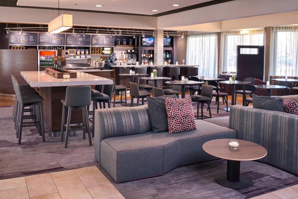 Courtyard by Marriott St. Louis Downtown West