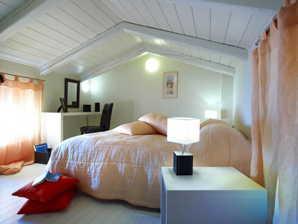 ELiathos Residence Houses